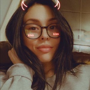 Meet your Posher, Chloe